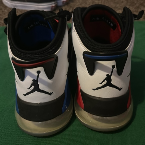Used Pair of size 10.5 of Jordan Mars 270 Jumpman - Picture 3 of 6